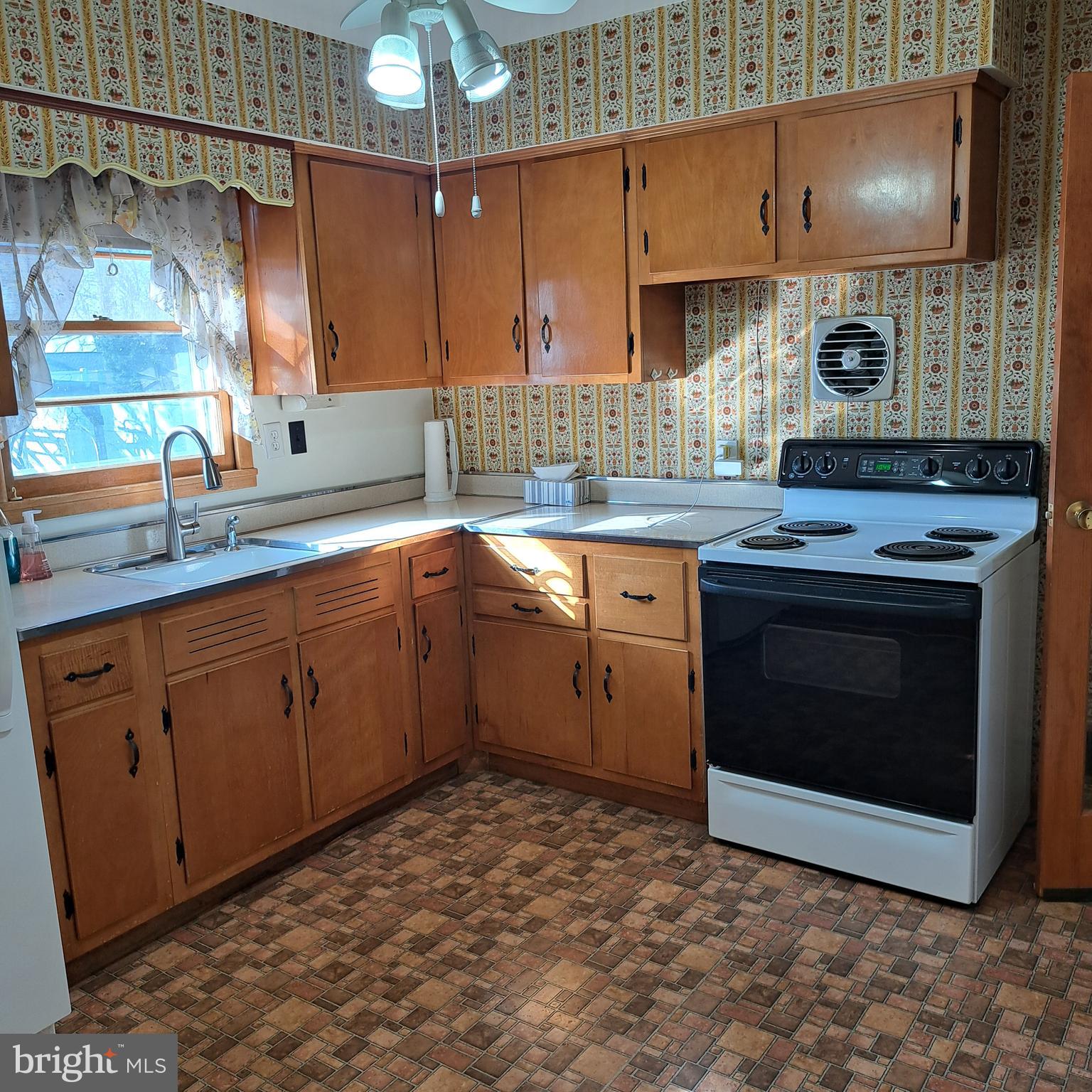 9301 Tuckerman Street Lanham, MD 20706 - Photo 25 of 48