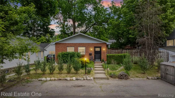 $239,900 | 225 1st Street, Fenton, MI 48430
