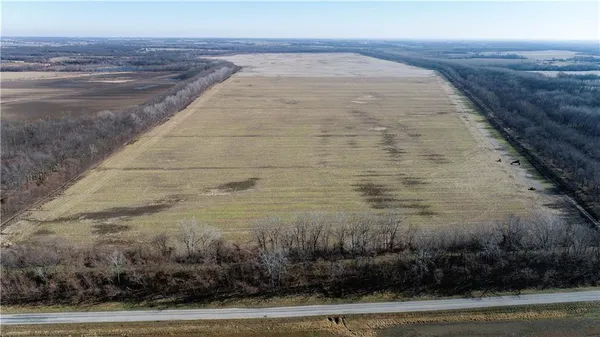 $5,311,333 | County Road, Sweet Springs, MO 65351