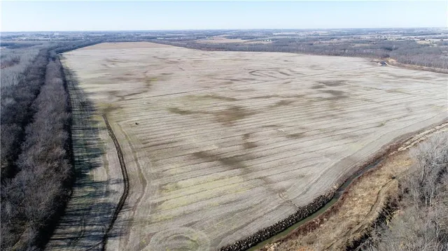 $5,654,000 | County Road, Sweet Springs, MO 65351