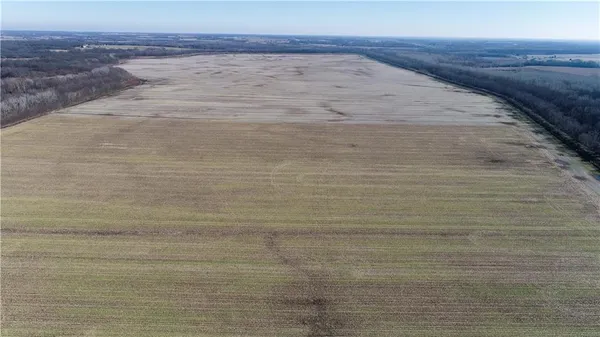 $5,311,333 | County Road, Sweet Springs, MO 65351