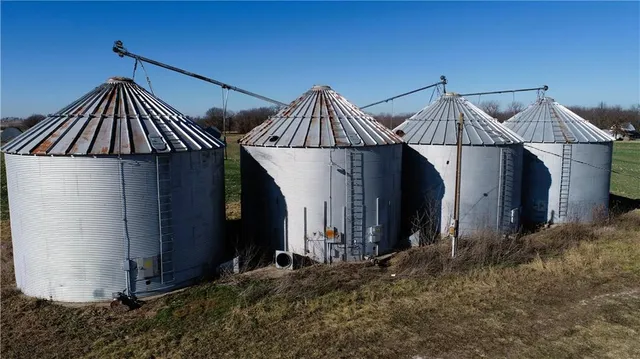 $5,654,000 | County Road, Sweet Springs, MO 65351