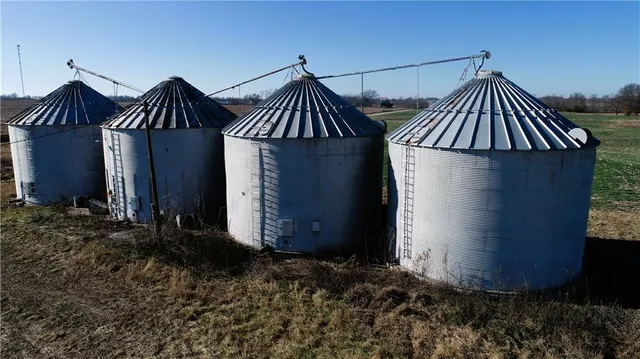 $5,654,000 | County Road, Sweet Springs, MO 65351