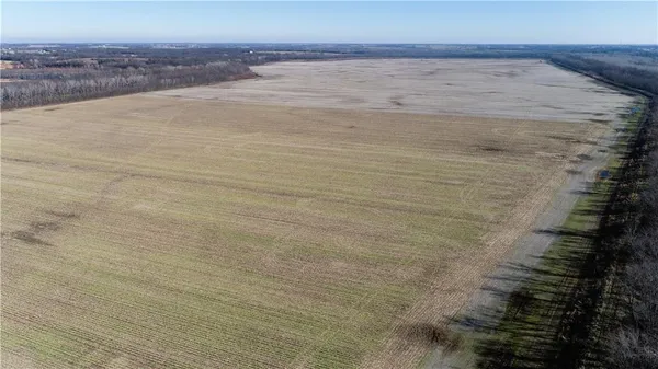 $5,311,333 | County Road, Sweet Springs, MO 65351