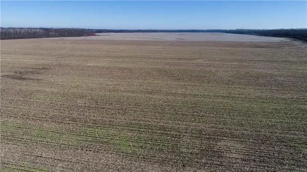 $5,311,333 | County Road, Sweet Springs, MO 65351