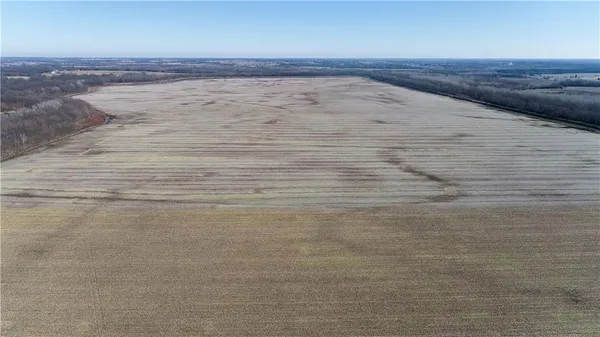 $5,311,333 | County Road, Sweet Springs, MO 65351