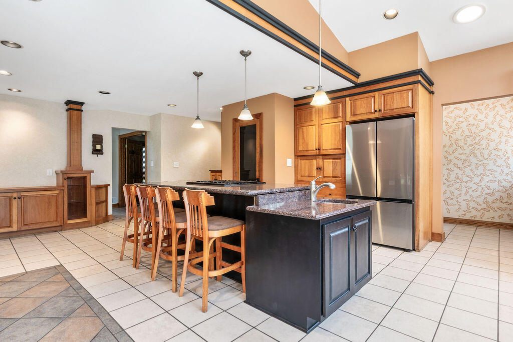 16995 West Small Road New Berlin, WI 53151 - Photo 9 of 48 Kitchen w/Walk in Pantry