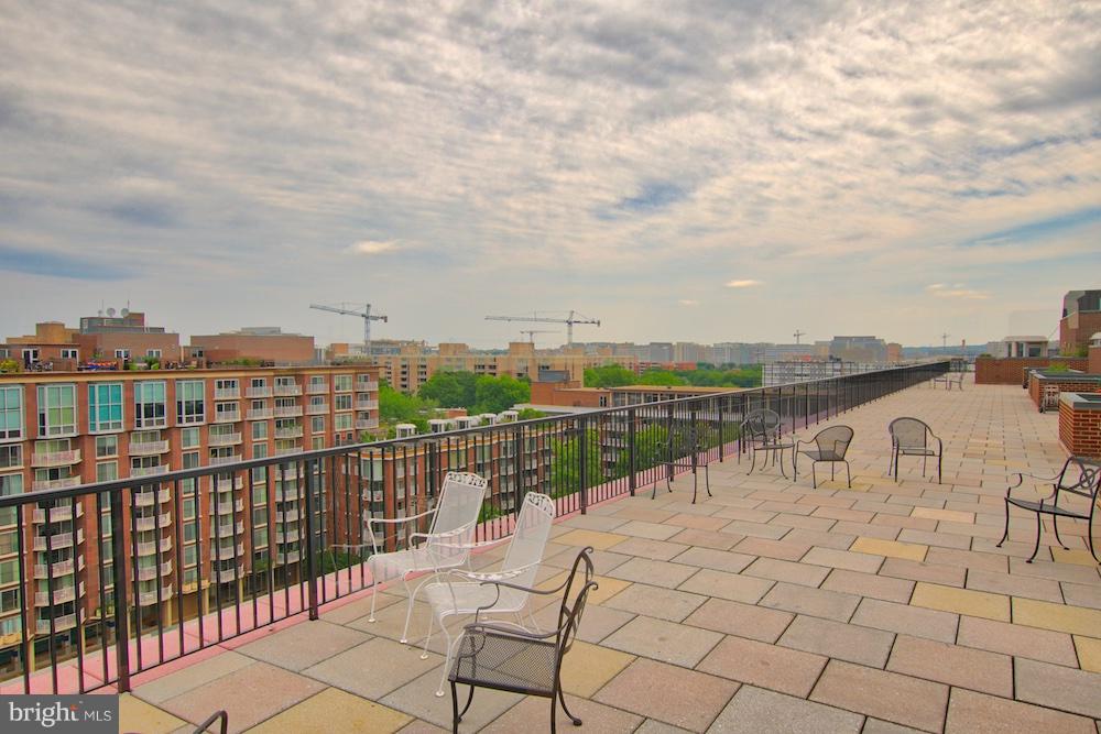 520 N Street Southwest, Unit S112 Washington, DC 20024 - Photo 4 of 30 a view of a terrace with skyline