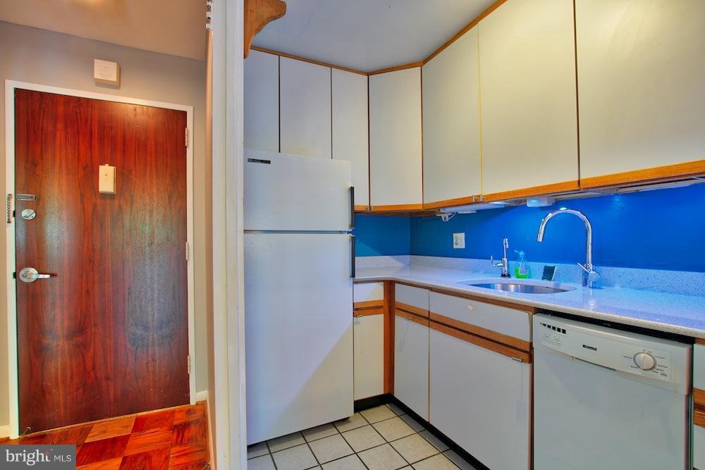 520 N Street Southwest, Unit S112 Washington, DC 20024 - Photo 7 of 30 a kitchen with a sink cabinets and appliances