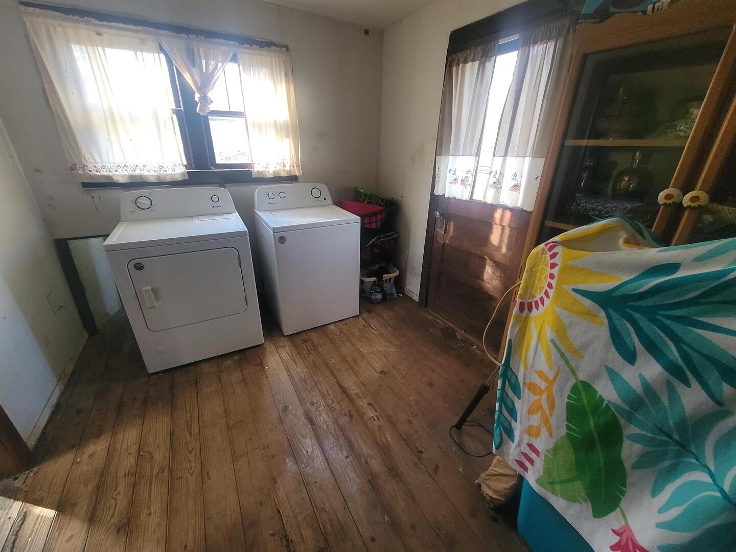 108 North Walnut Street McLeansboro, IL 62859 - Photo 17 of 25 a utility room with dryer and washer