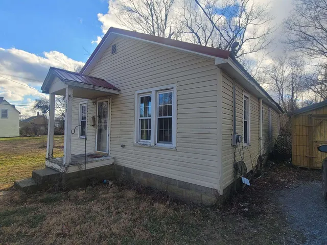 $32,500 | 108 North Walnut Street, McLeansboro, IL 62859