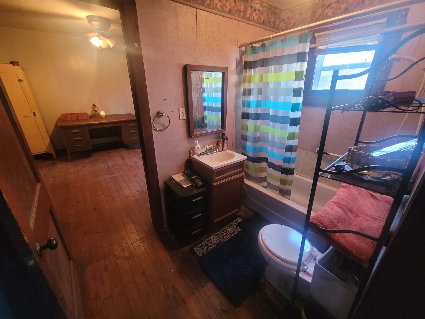 108 North Walnut Street McLeansboro, IL 62859 - Photo 23 of 25 a room with furniture