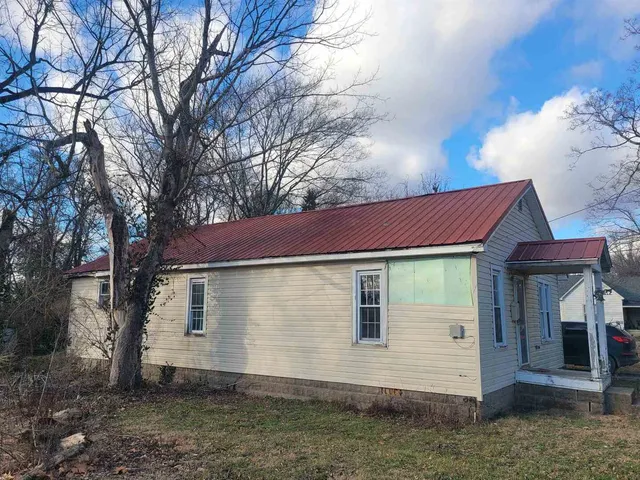 $32,500 | 108 North Walnut Street, McLeansboro, IL 62859