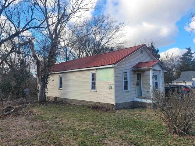 $32,500 | 108 North Walnut Street, McLeansboro, IL 62859