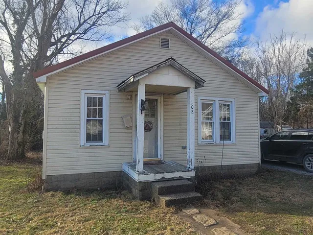 $32,500 | 108 North Walnut Street, McLeansboro, IL 62859