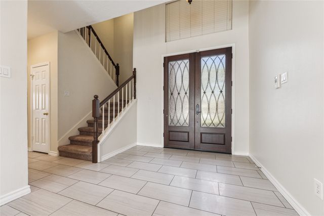 a view of entryway with a front door