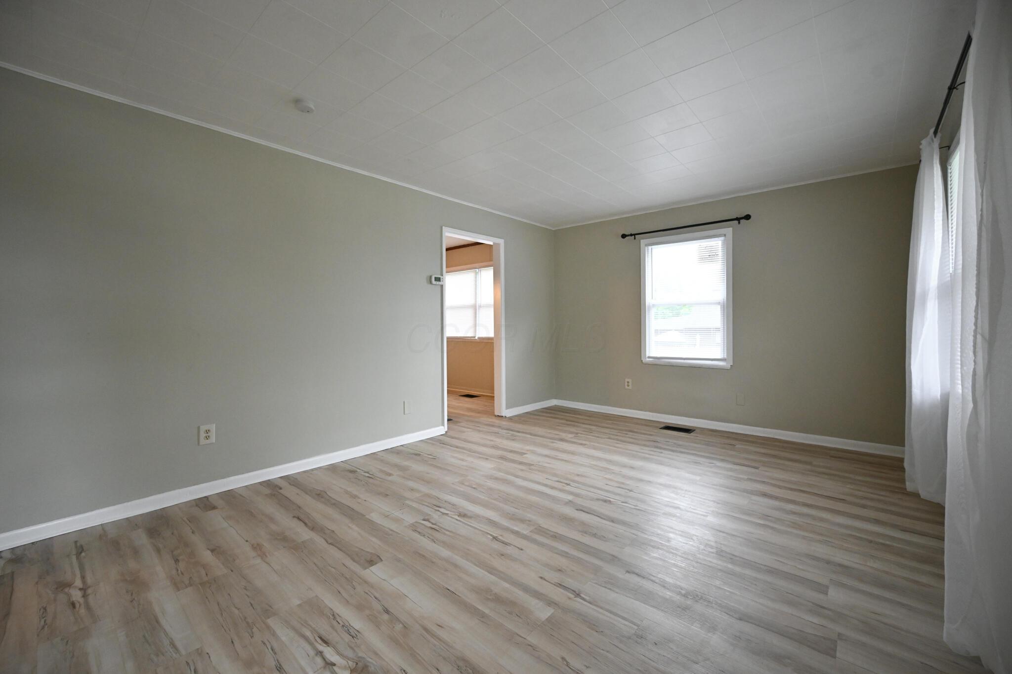 1715 Summit Street Springfield, OH 45503 - Photo 4 of 29 20250716-1715 Summit-004