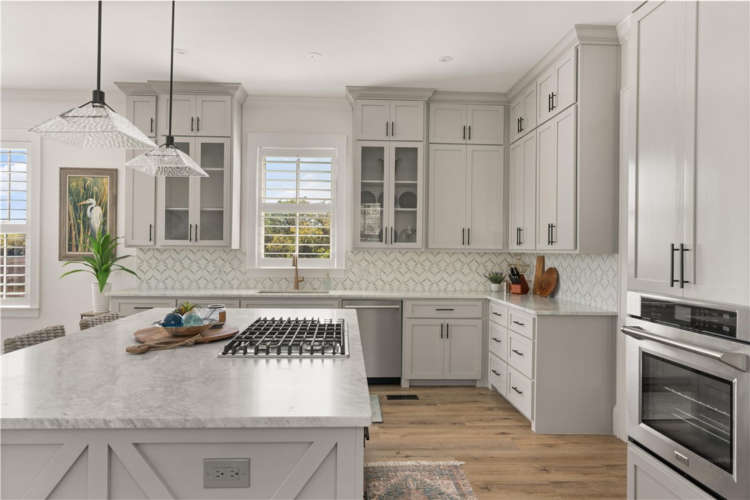 134 Compass Point Drive St. Simons Island, GA 31522 - Photo 14 of 77 Kitchen with Island