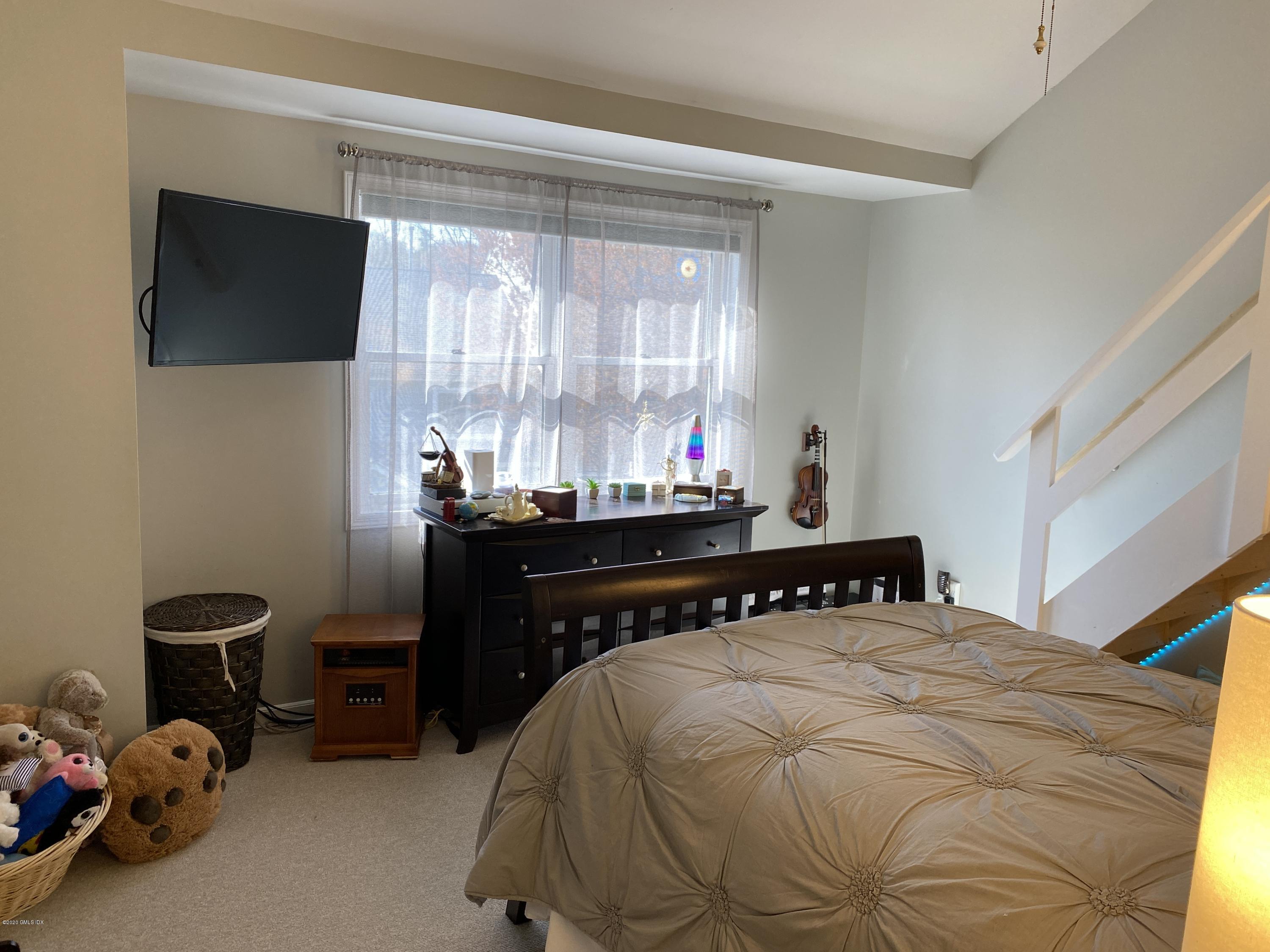 351 Pemberwick Road, Unit 607 Greenwich, CT 06831 - Photo 12 of 21 a bedroom with a bed and window