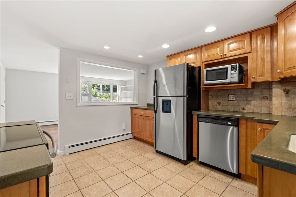 121 R Elm Street, Unit 2 Marblehead, MA 01945 - Photo 10 of 25