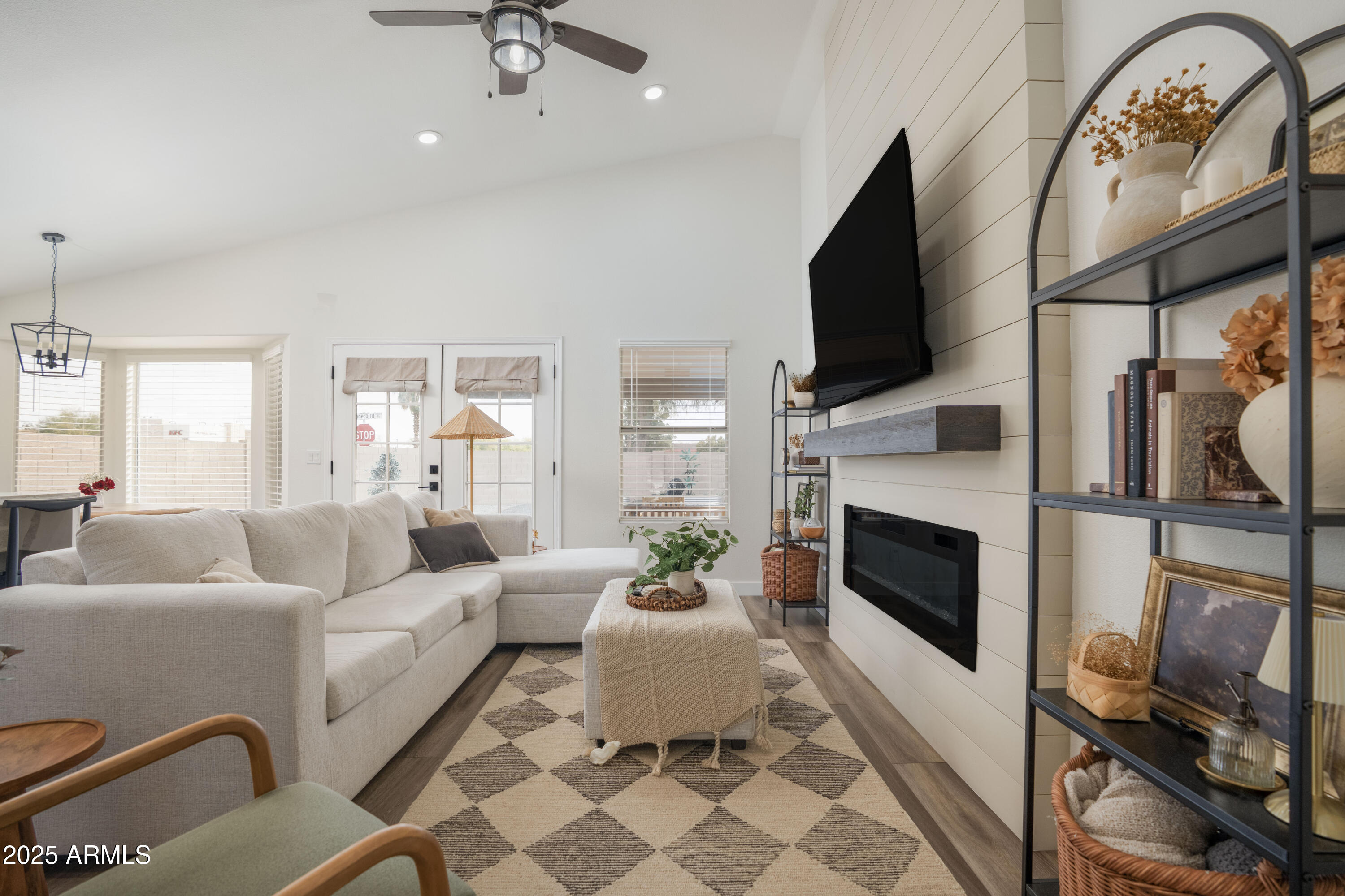 7709 West Boca Raton Road Peoria, AZ 85381 - Photo 20 of 45 Living room