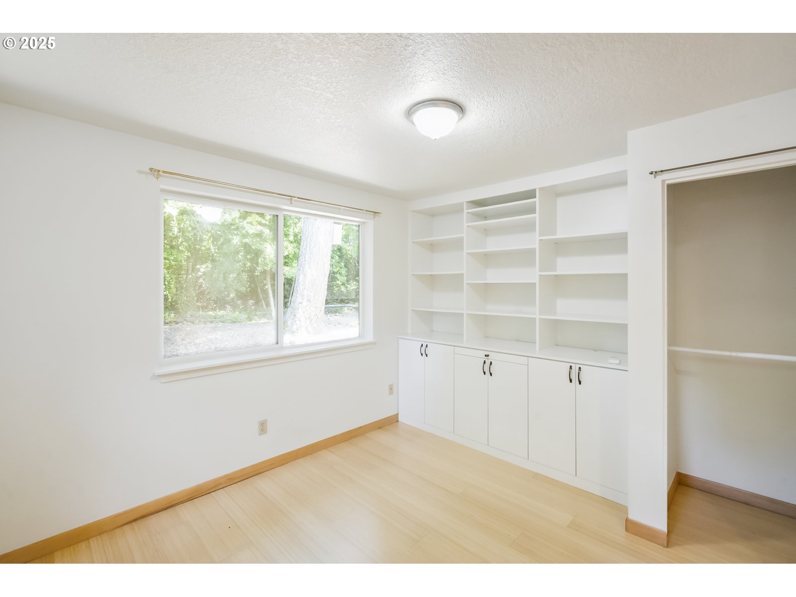 4367 Southwest 94th Avenue Portland, OR 97225 - Photo 13 of 44 Gallery Image 13