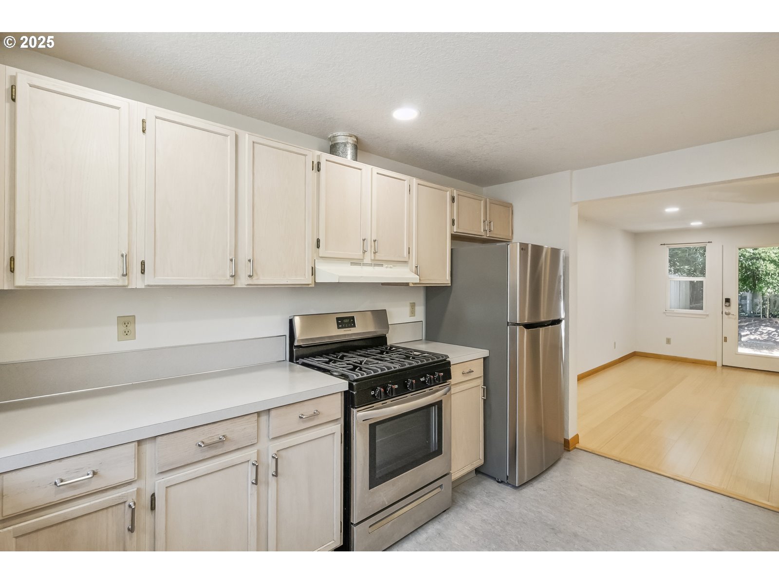 4367 Southwest 94th Avenue Portland, OR 97225 - Photo 7 of 44 Gallery Image 7
