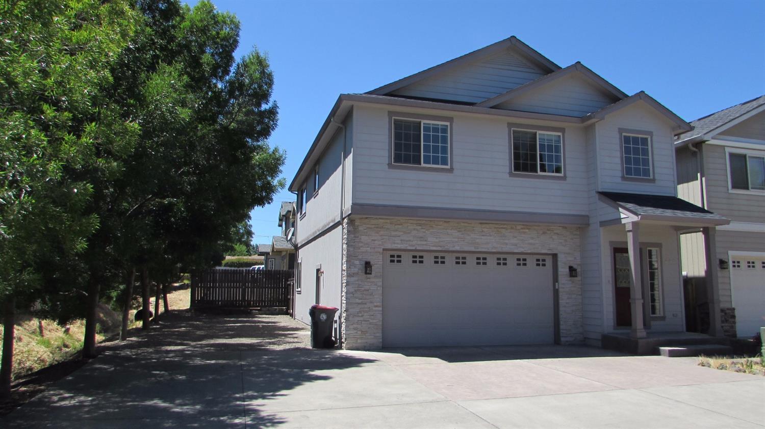 608 Shadow Way Central Point, OR 97502 - Photo 1 of 33 a front view of a house with a garage