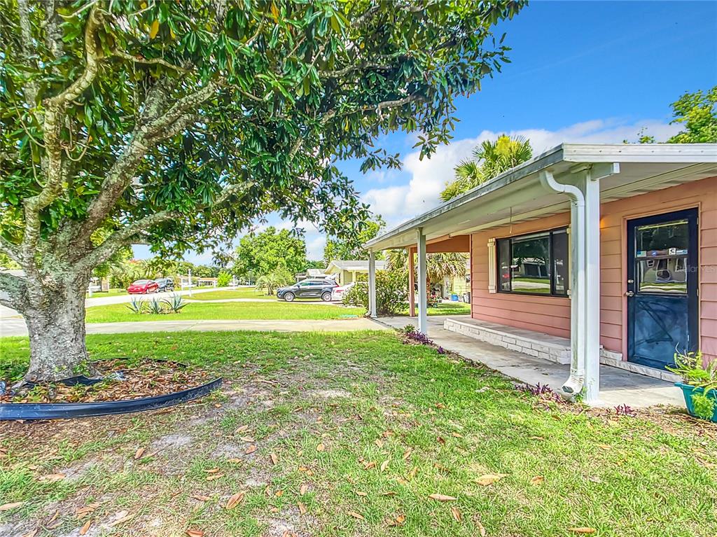 8917 Southwest 104th Place Ocala, FL 34481 - Photo 35 of 41 a view of a house with garden and a large tree