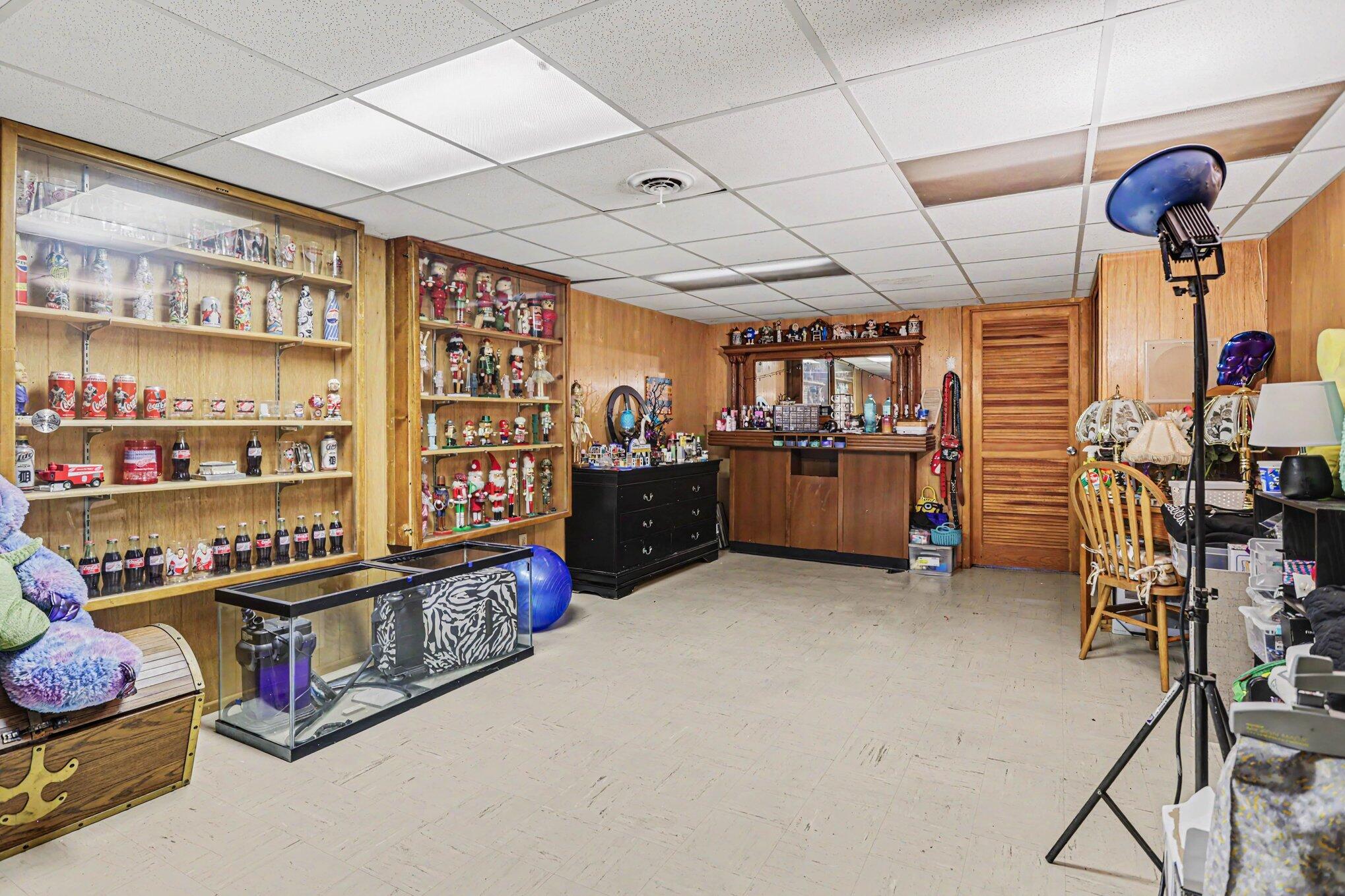1111 South Clinton Street Charlotte, MI 48813 - Photo 18 of 24 015_file_9345