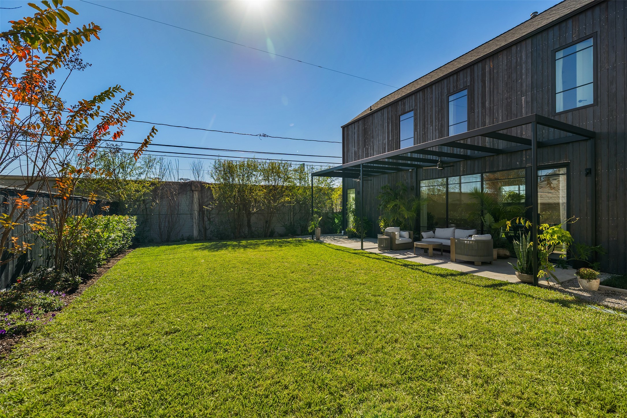 419 West 30th Street Houston, TX 77018 - Photo 42 of 45 a view of a house with a yard patio and sitting area