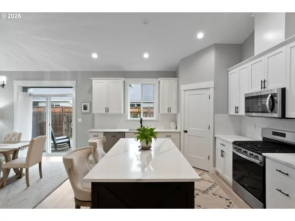 $525,000 | 1025 Sassafras Street, Independence, OR 97351