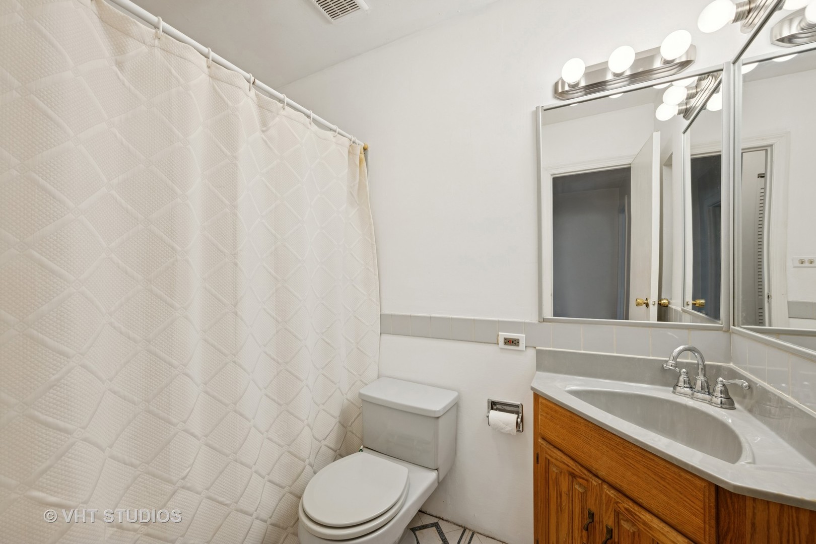 605 Northview Lane Hoffman Estates, IL 60169 - Photo 13 of 19 a bathroom with a sink a toilet and a mirror