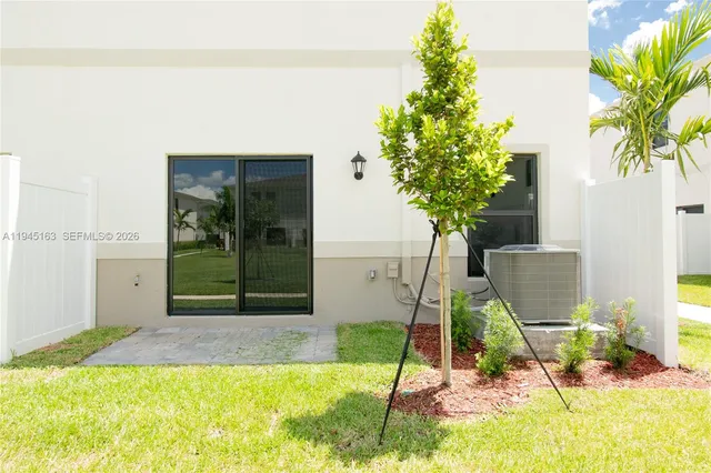 $2,300 | 1166 Southwest 6th Avenue, Unit 1166, Florida City, FL 33034