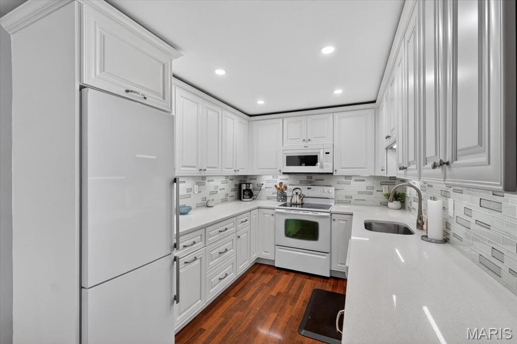 1356 Holgate Drive, Unit G3 Ballwin, MO 63021 - Photo 3 of 27