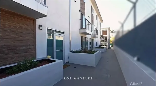 $956,300 | 1245 North New Hampshire Avenue, Unit 6, Los Angeles, CA 90029