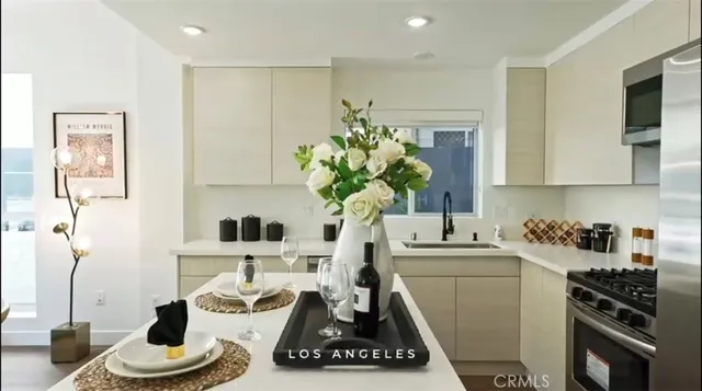 $956,300 | 1245 North New Hampshire Avenue, Unit 6, Los Angeles, CA 90029