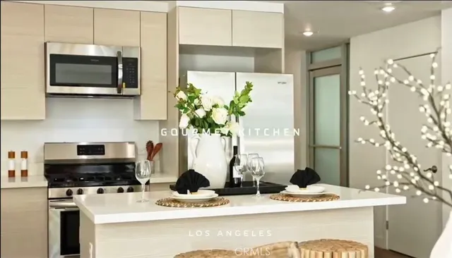 $956,300 | 1245 North New Hampshire Avenue, Unit 6, Los Angeles, CA 90029