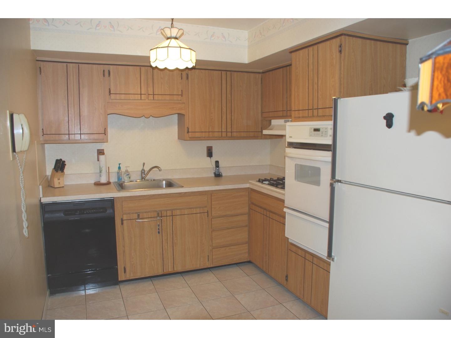 3646 Salina Road Philadelphia, PA 19154 - Photo 6 of 20 Kitchen