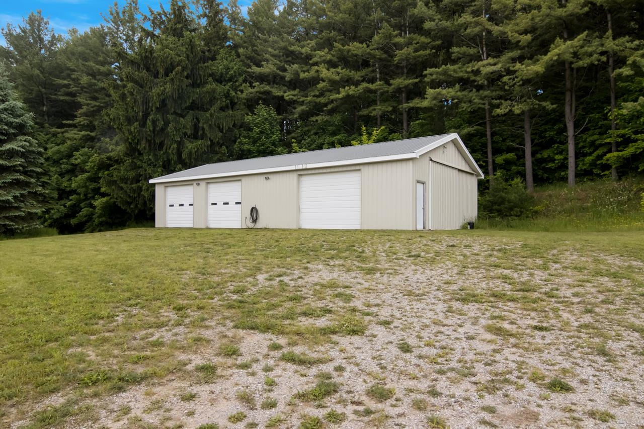 1551 North Macksey Road Suttons Bay, MI 49682 - Photo 4 of 34