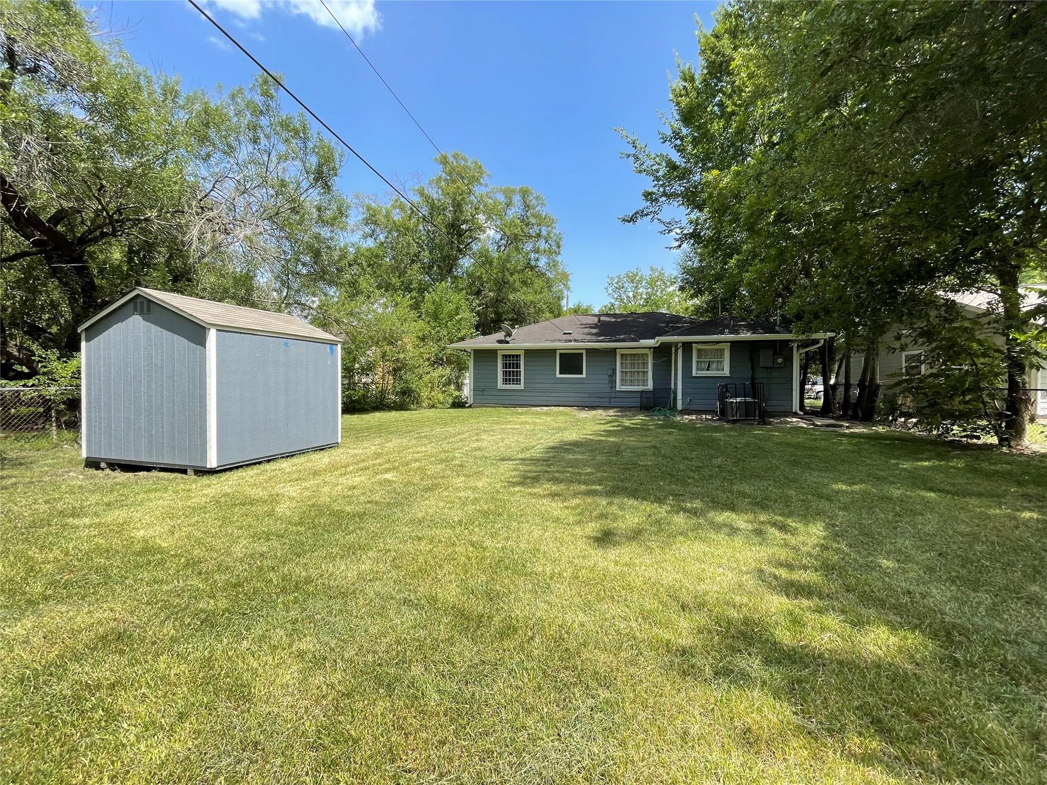 5213 Anzio Road Houston, TX 77033 - Photo 19 of 20 a view of a house with backyard and trees