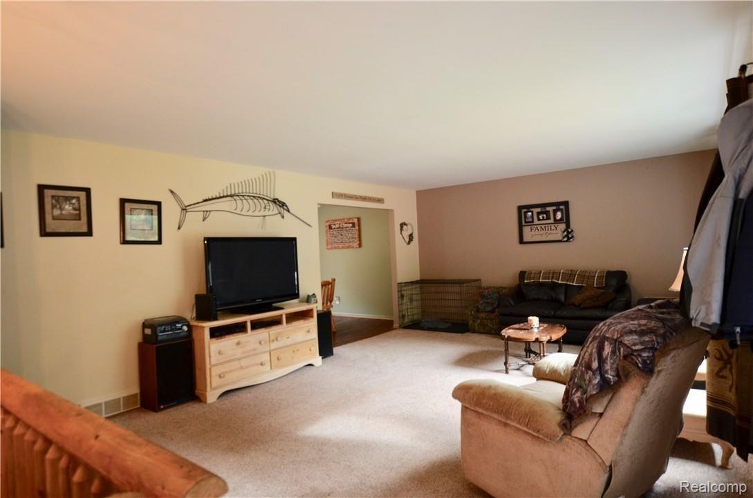 2381 West Rattalee Lake Road Holly, MI 48442 - Photo 6 of 22 fullsizeoutput_294f.jpeg