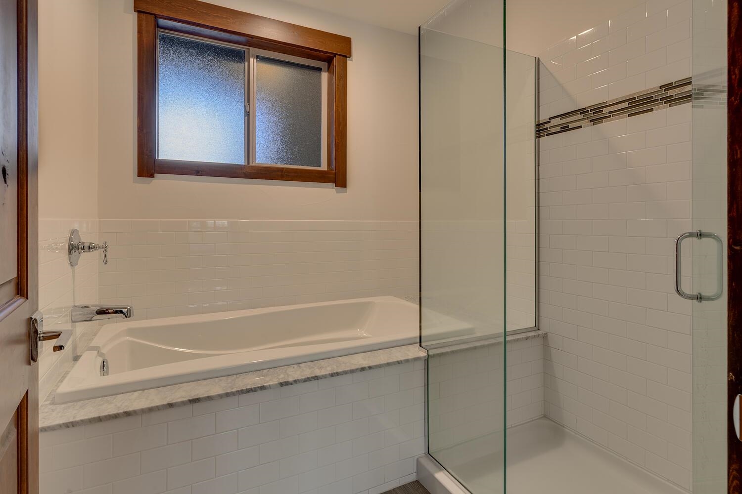 11541 Dolomite Way, Unit 3 Truckee, CA 96161 - Photo 19 of 28 a bathroom with a bathtub