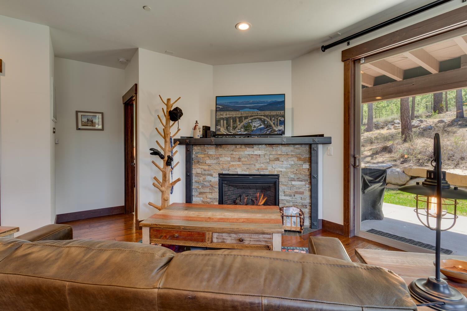 11541 Dolomite Way, Unit 3 Truckee, CA 96161 - Photo 6 of 28 a living room with furniture and a fireplace