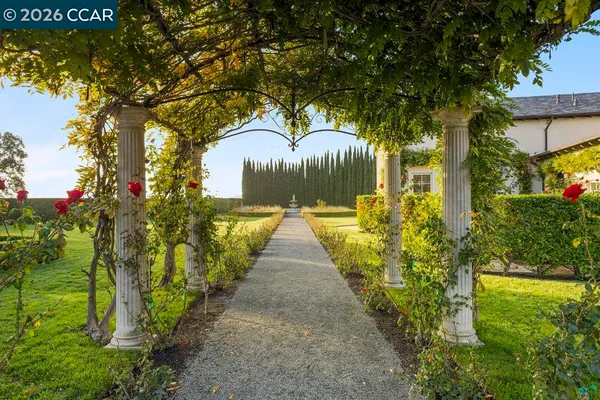 $16,500,000 | 10 Serenity Lane, Alamo, CA 94507
