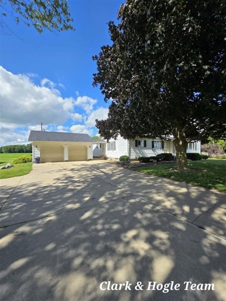 11215 Stoudt Road Muir, MI 48860 - Photo 5 of 40
