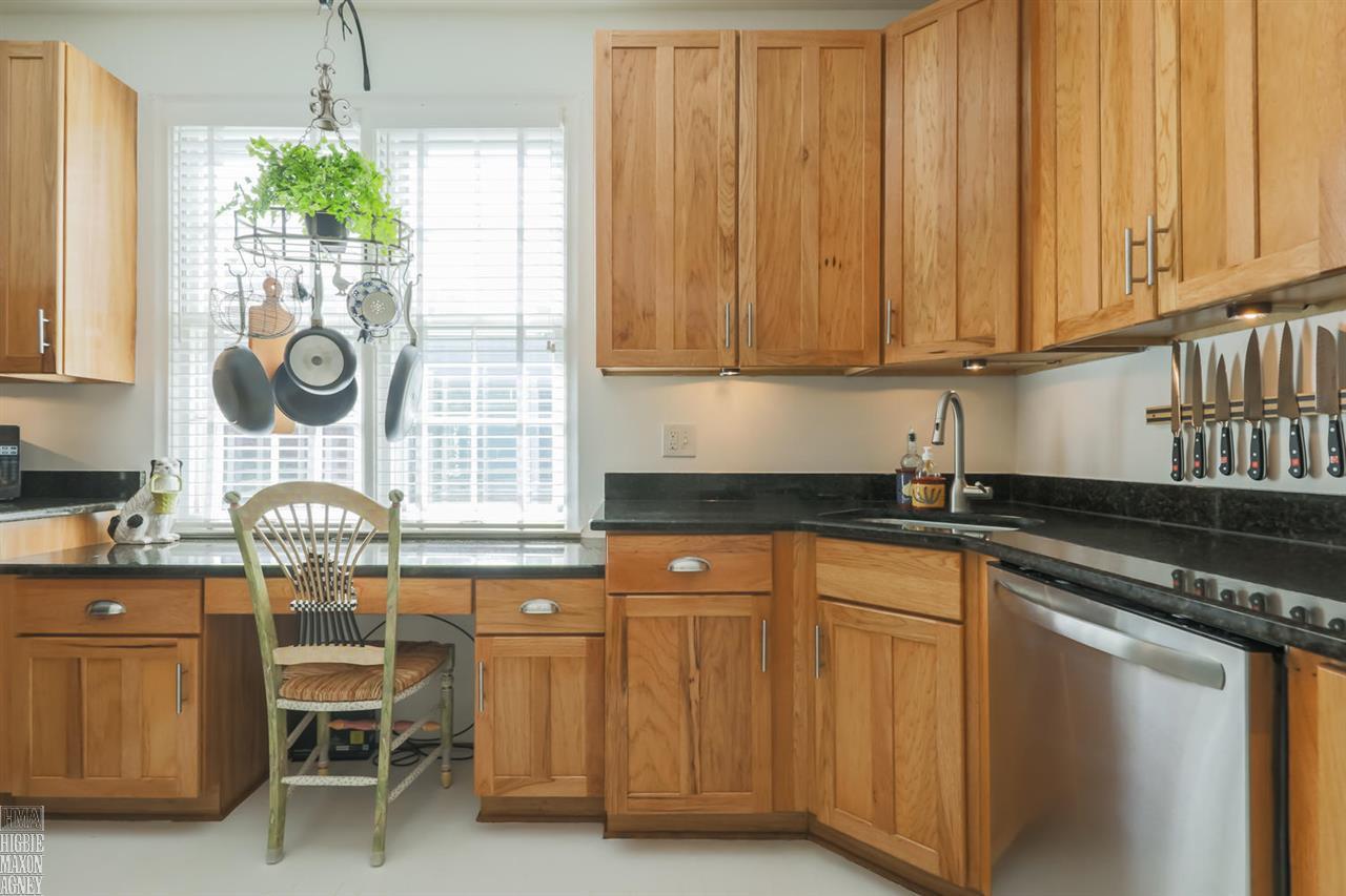 381 Kerby Road Grosse Pointe, MI 48236 - Photo 15 of 40 50017868-14.JPG
