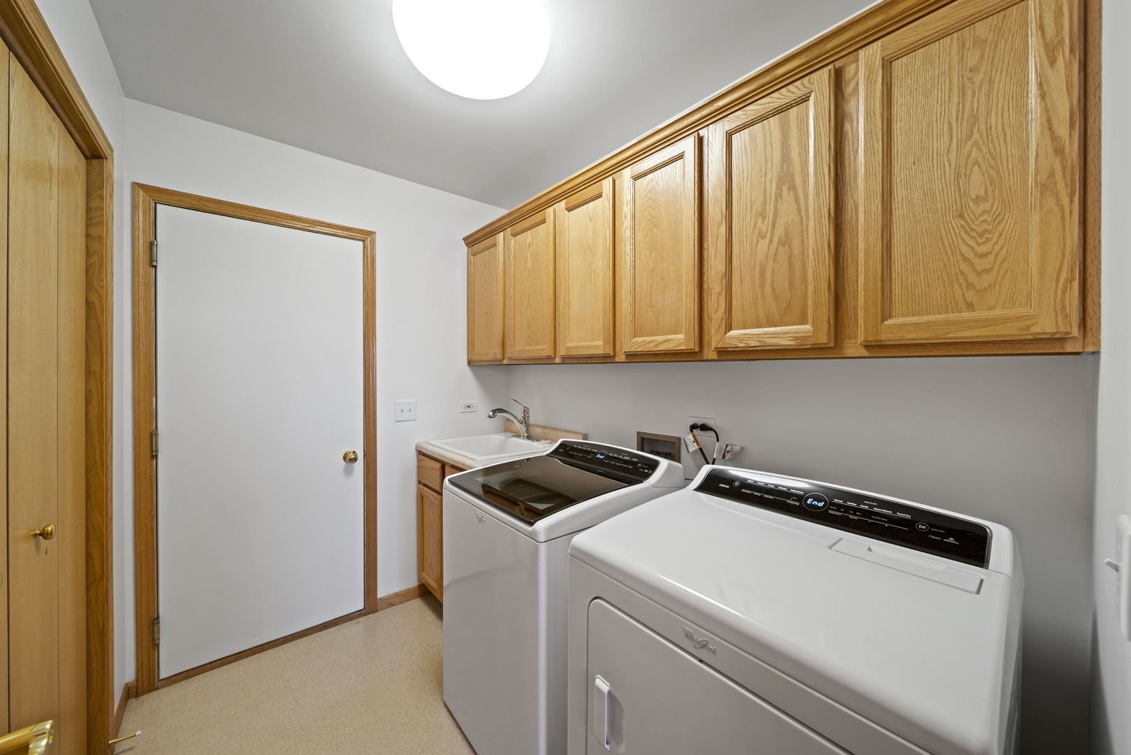 1609 Elm Street Spring Grove, IL 60081 - Photo 10 of 26 a utility room with dryer and washer