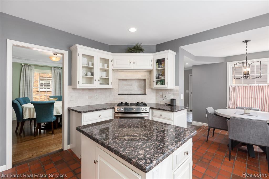 324 McMillan Road Grosse Pointe Farms, MI 48236 - Photo 10 of 40