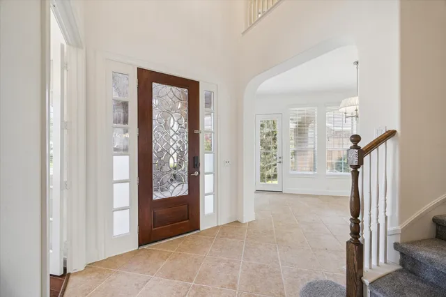 a view of a hallway with windows and entryway